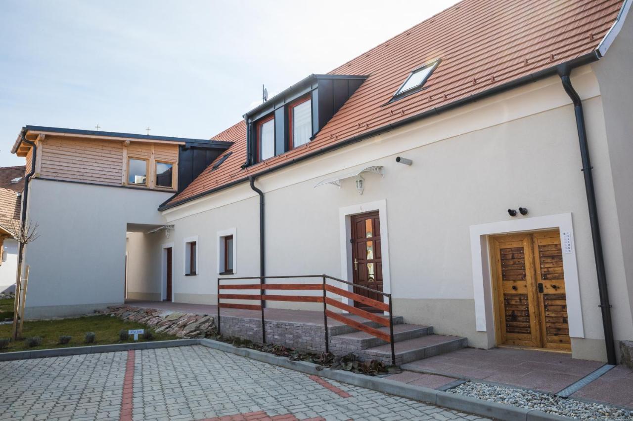 Kossuth Apartmanhaz Тата Экстерьер фото