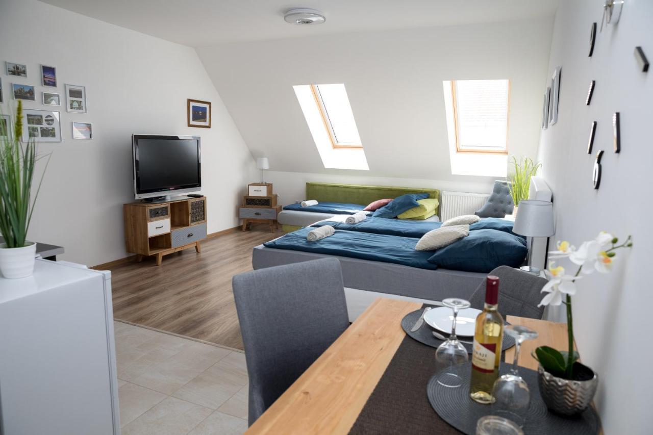 Kossuth Apartmanhaz Тата Экстерьер фото