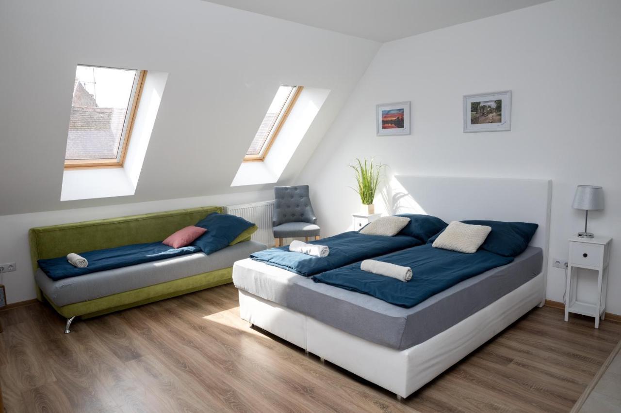 Kossuth Apartmanhaz Тата Экстерьер фото