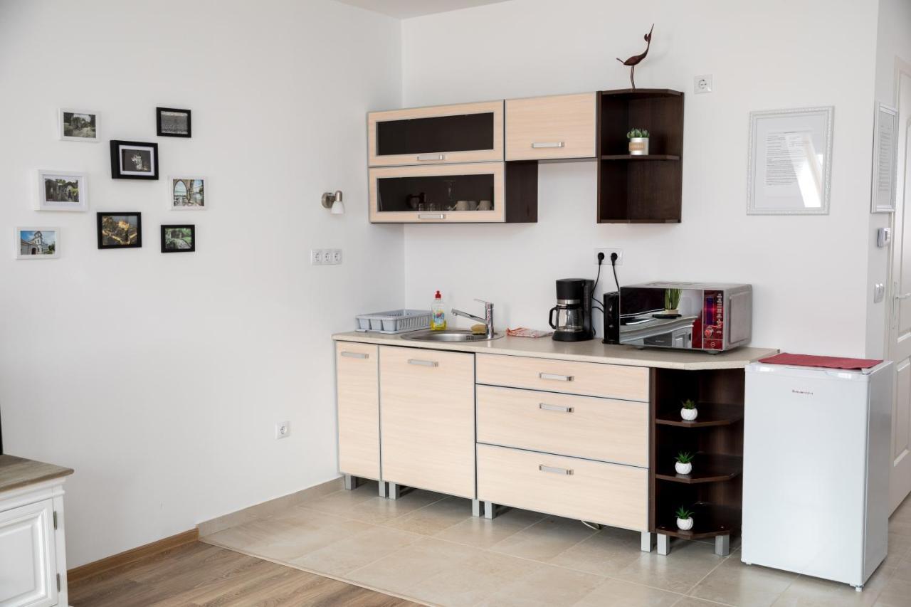 Kossuth Apartmanhaz Тата Экстерьер фото