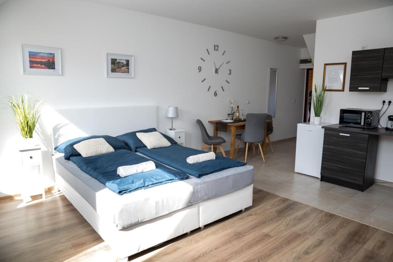 Kossuth Apartmanhaz Тата Экстерьер фото