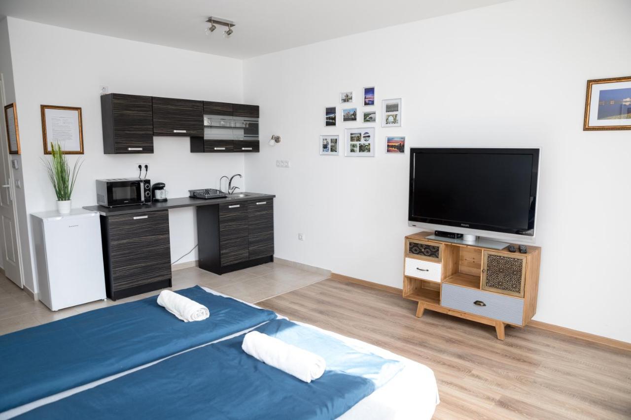Kossuth Apartmanhaz Тата Экстерьер фото
