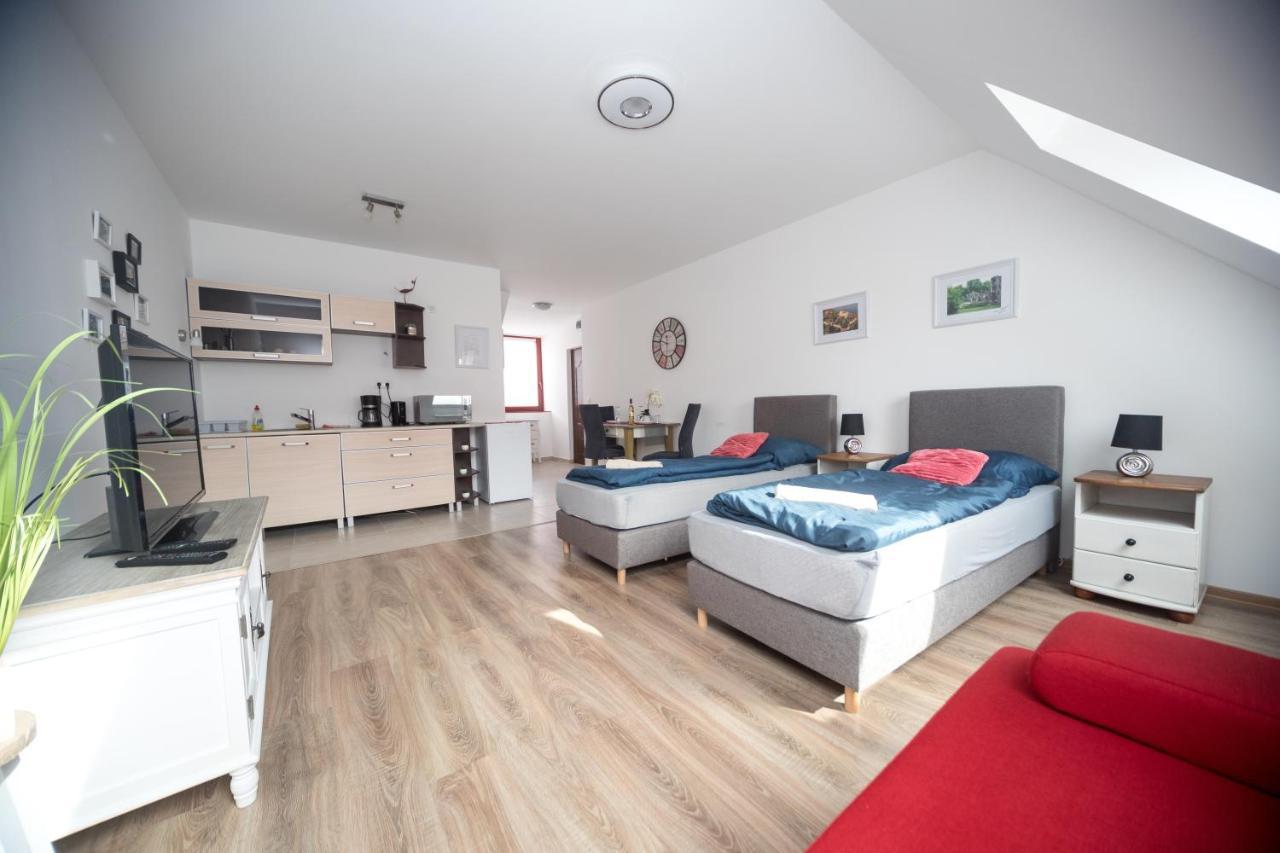 Kossuth Apartmanhaz Тата Экстерьер фото