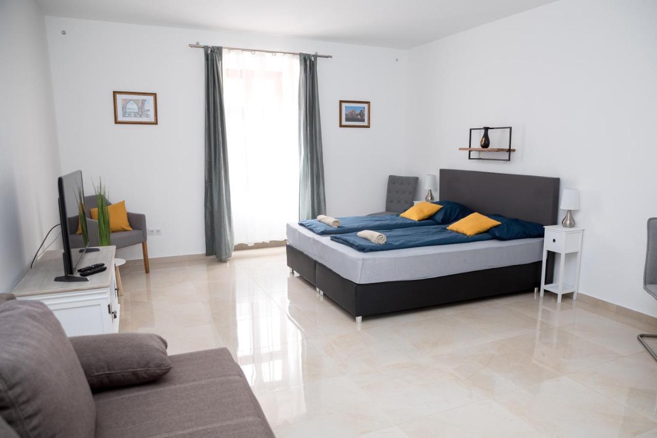 Kossuth Apartmanhaz Тата Экстерьер фото