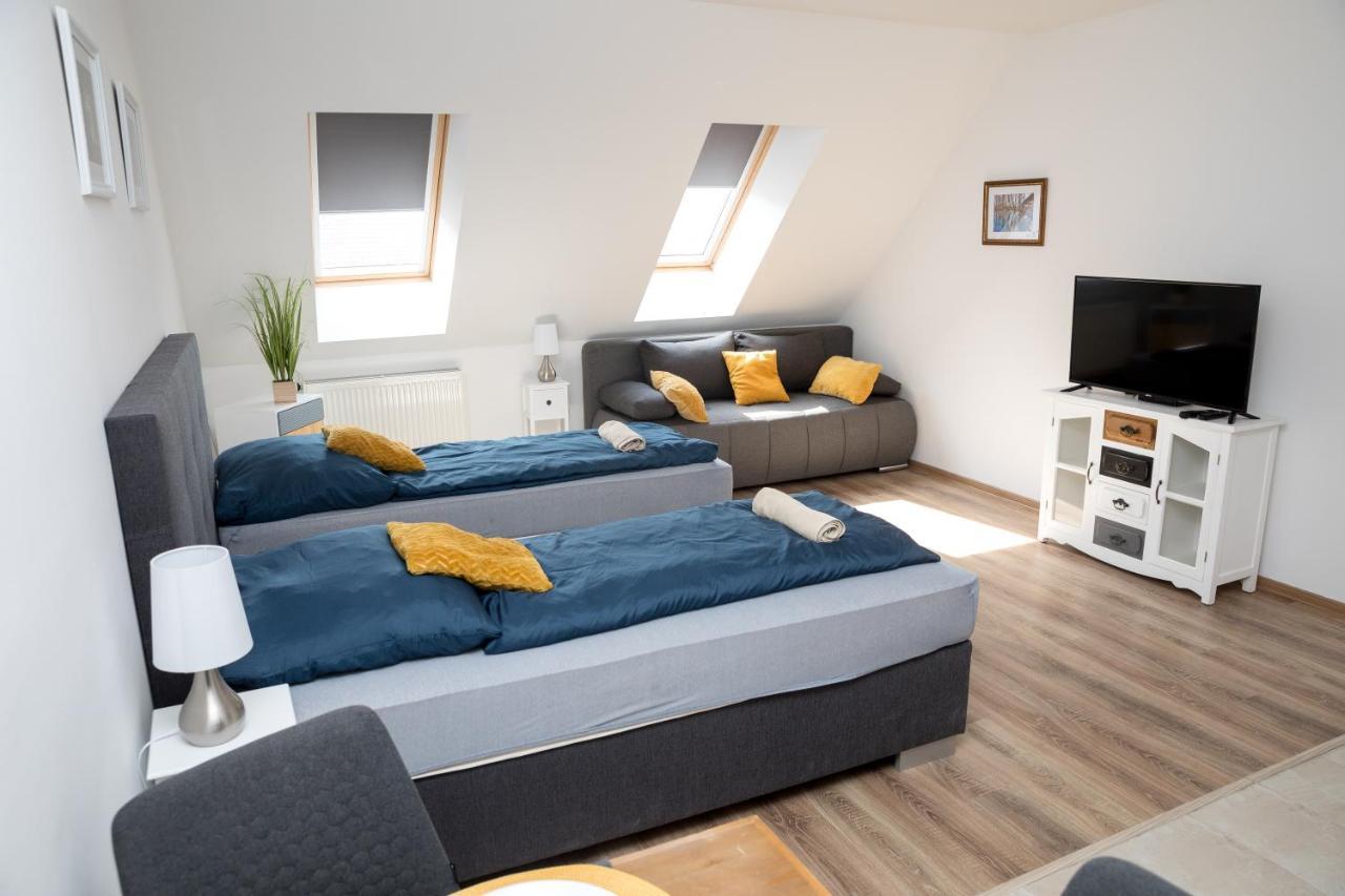 Kossuth Apartmanhaz Тата Экстерьер фото