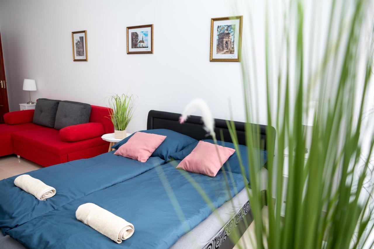 Kossuth Apartmanhaz Тата Экстерьер фото