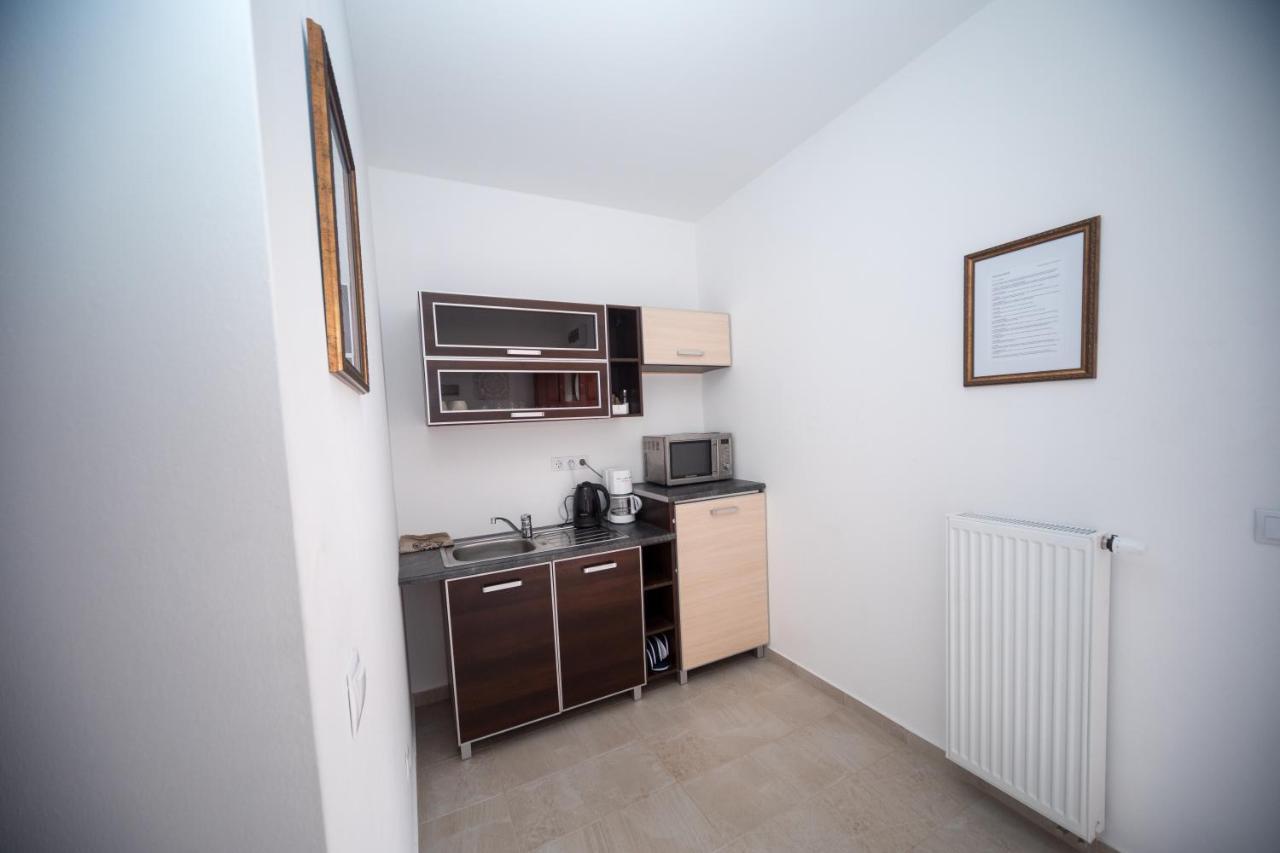 Kossuth Apartmanhaz Тата Экстерьер фото
