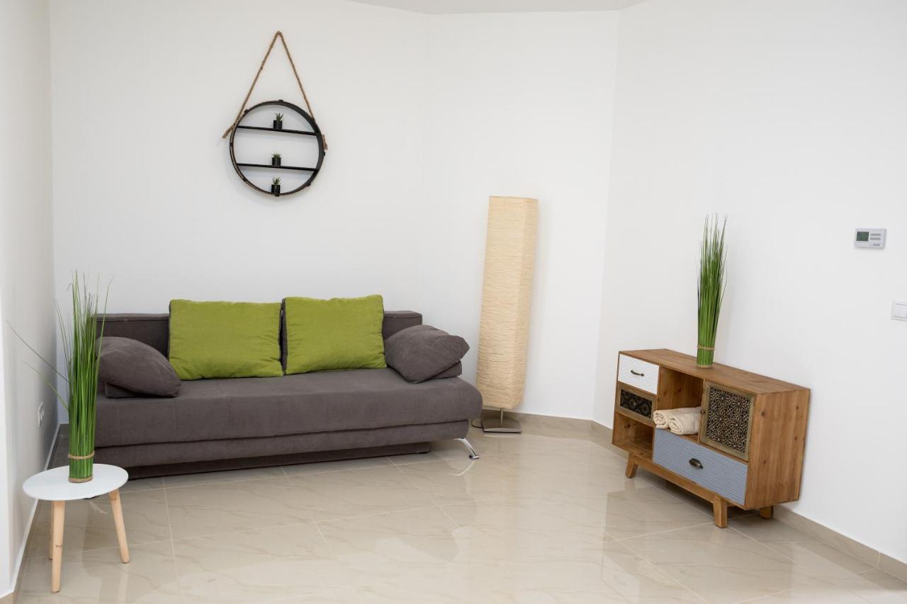 Kossuth Apartmanhaz Тата Экстерьер фото