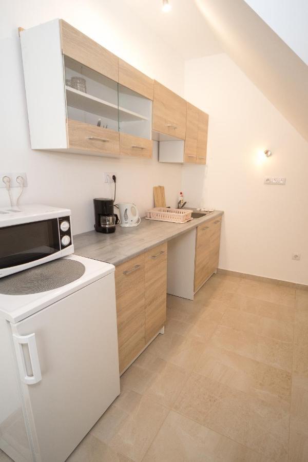Kossuth Apartmanhaz Тата Экстерьер фото