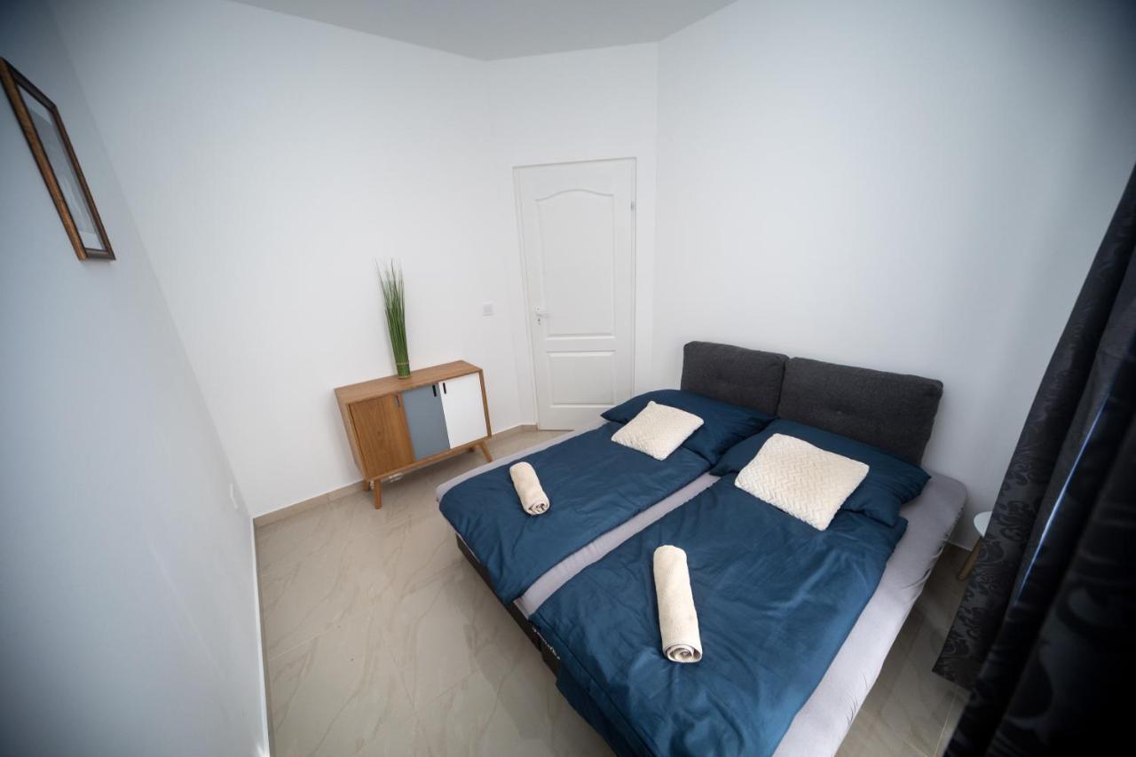 Kossuth Apartmanhaz Тата Экстерьер фото