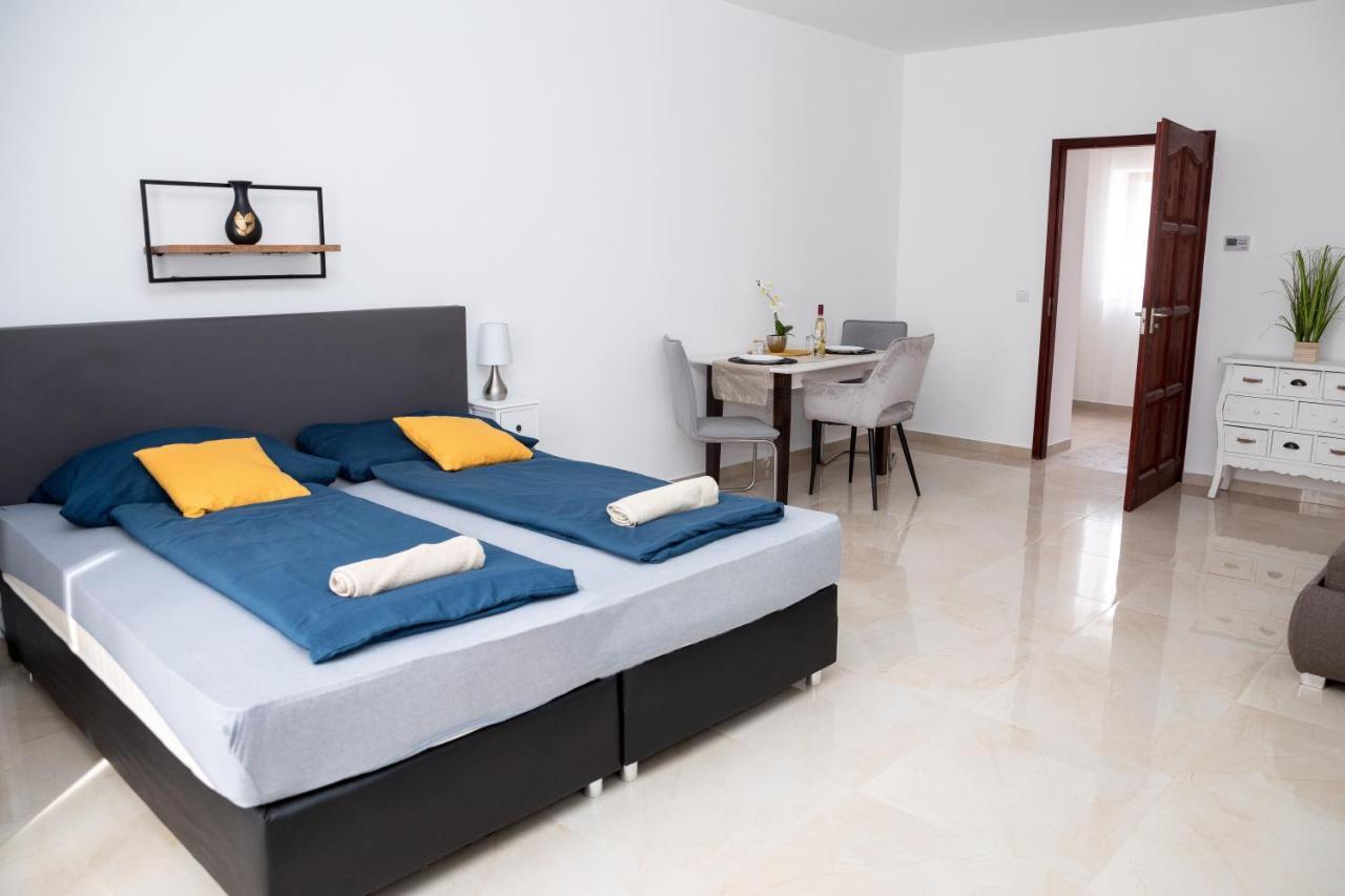 Kossuth Apartmanhaz Тата Экстерьер фото