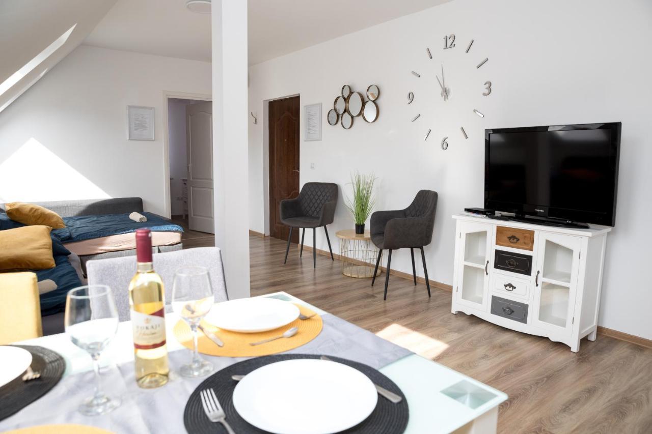 Kossuth Apartmanhaz Тата Экстерьер фото