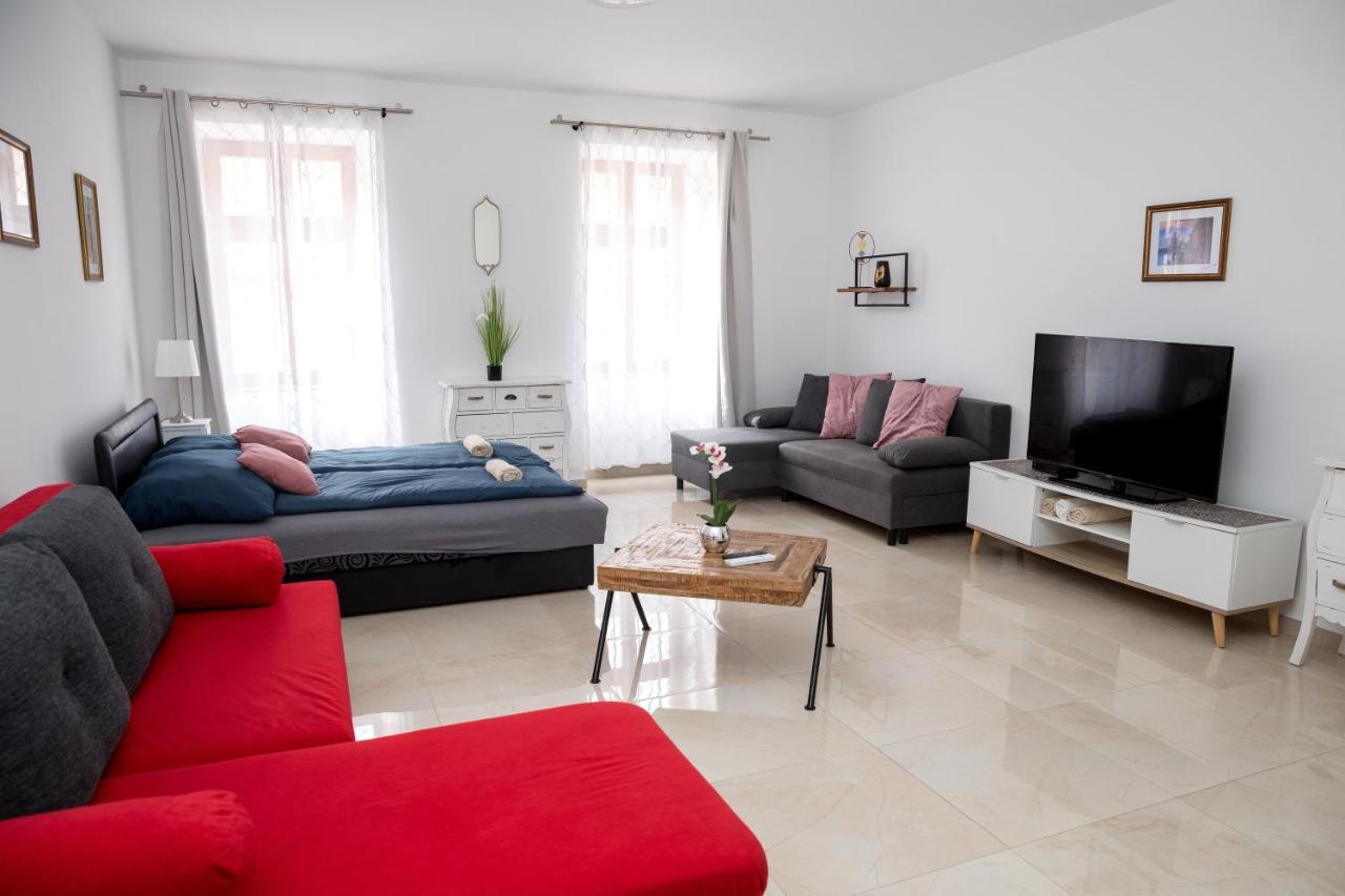 Kossuth Apartmanhaz Тата Экстерьер фото