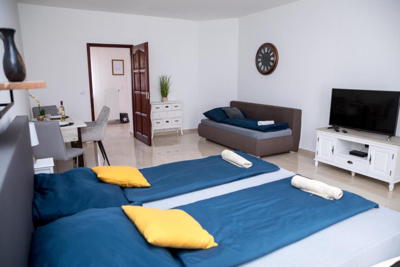 Kossuth Apartmanhaz Тата Экстерьер фото