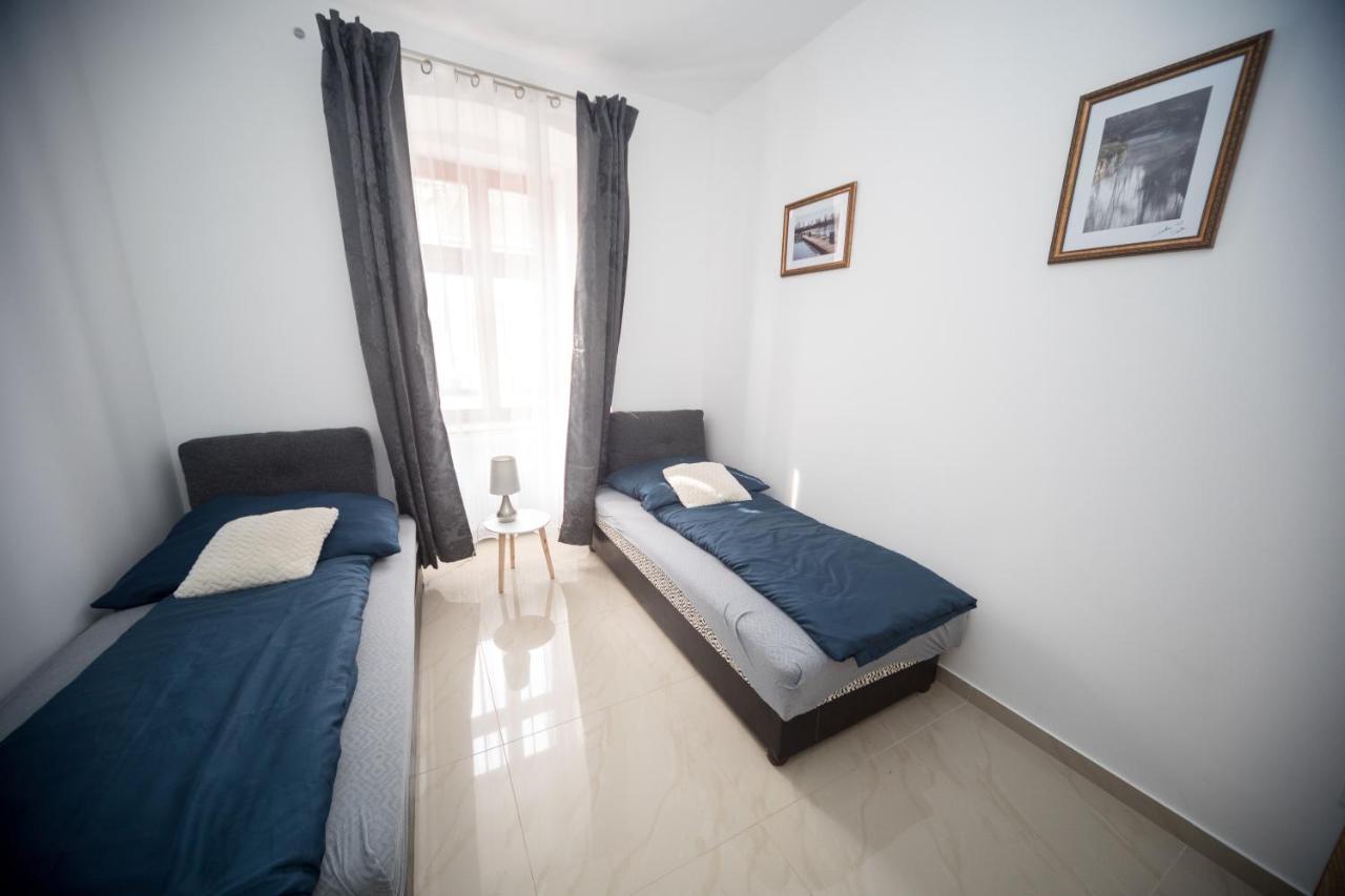Kossuth Apartmanhaz Тата Экстерьер фото