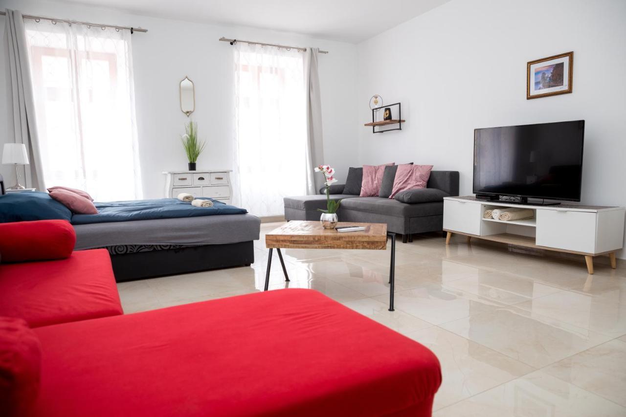 Kossuth Apartmanhaz Тата Экстерьер фото