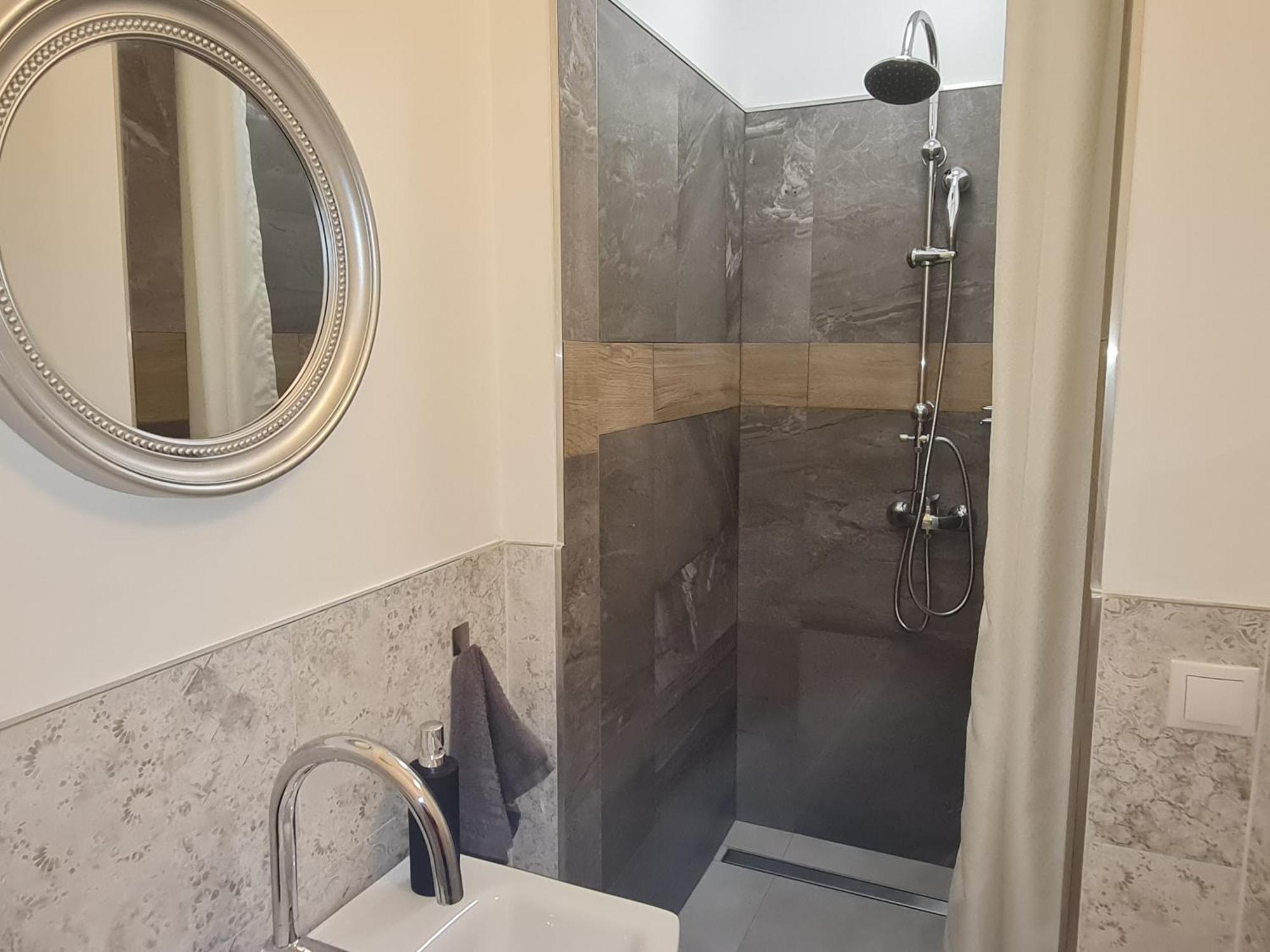 Kossuth Apartmanhaz Тата Экстерьер фото