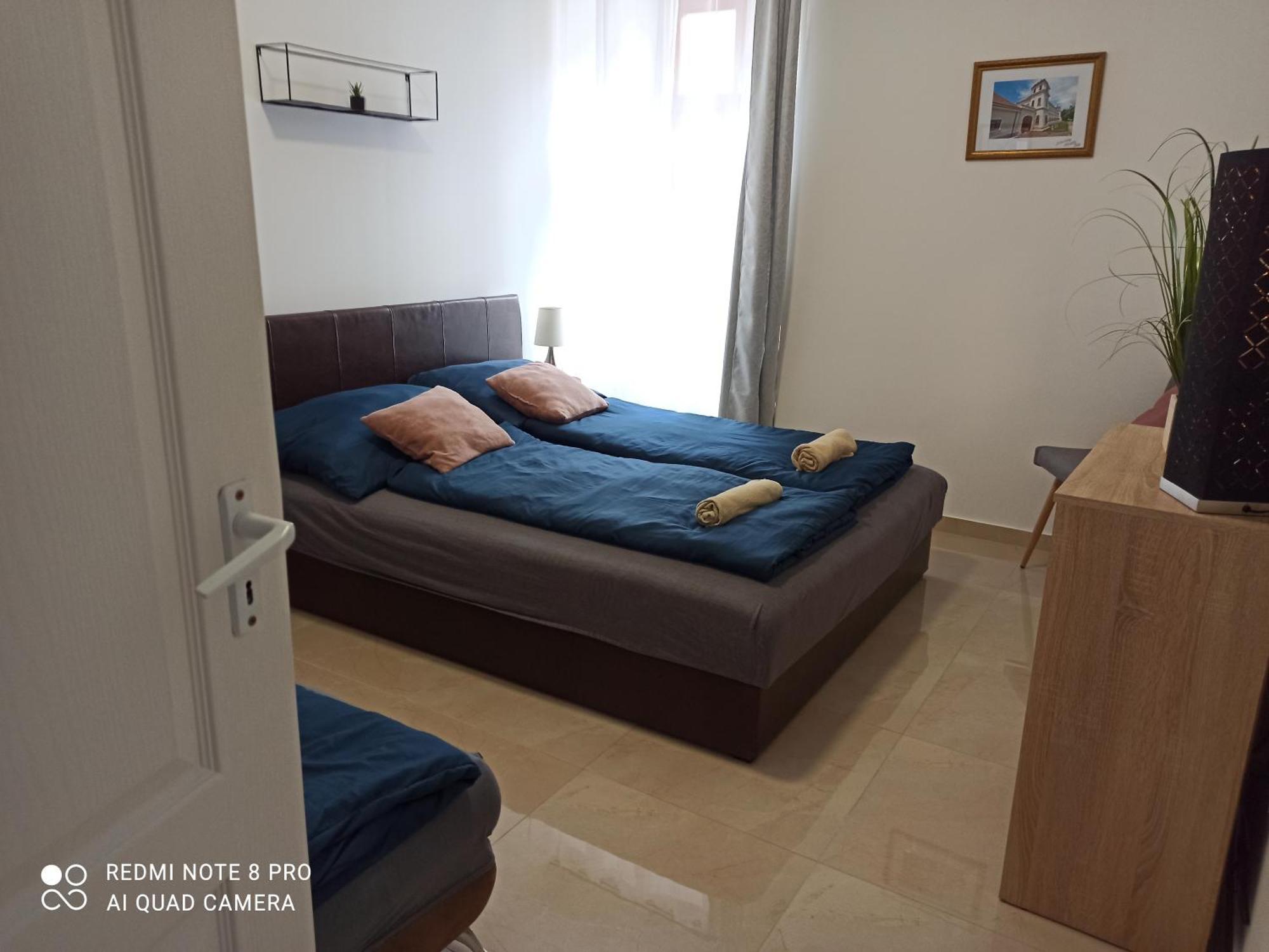 Kossuth Apartmanhaz Тата Экстерьер фото